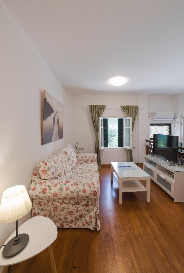 Anelia Boutique Apartments นาฟปลิโอ ภายนอก รูปภาพ